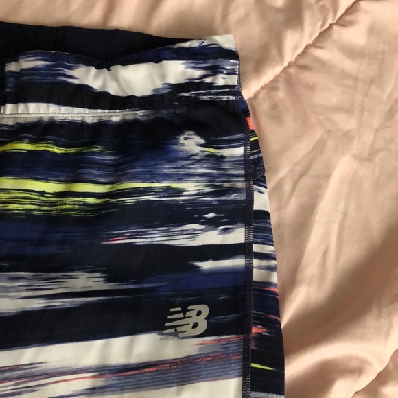 New balance crops - Picture 2 of 3